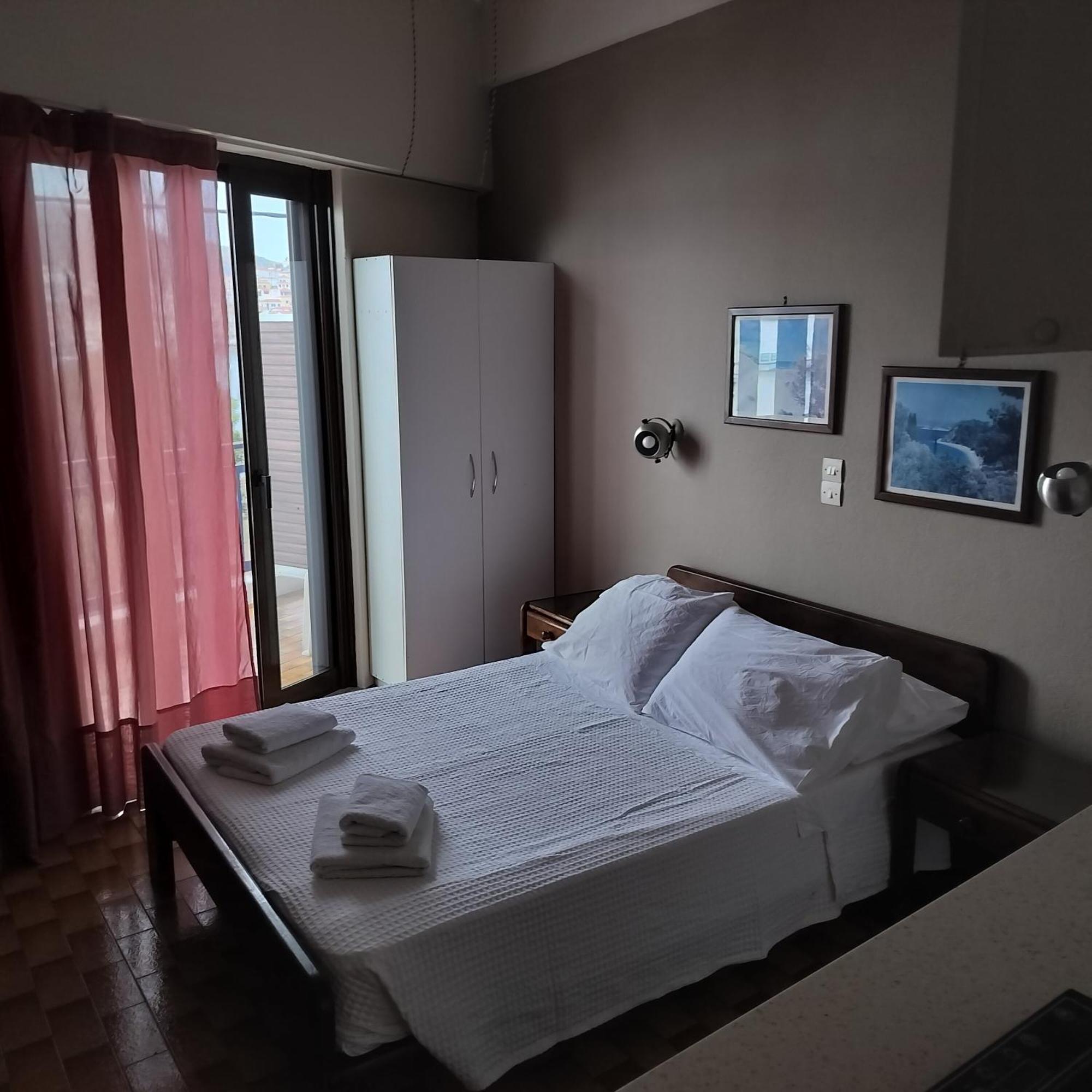 Bissias Guest House Galatas  Exterior photo